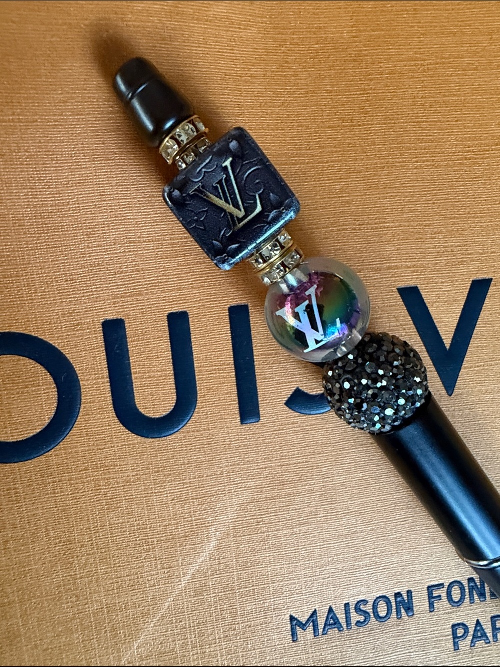 🏵️Handmade Black Beaded Pen - Picture 2 of 5